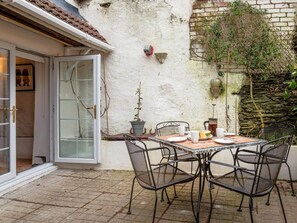 Outdoor dining - 3 Bed in Barnstaple (oc-85884) (Barnstaple)