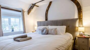 3 bedrooms, travel cot, free WiFi, bed sheets