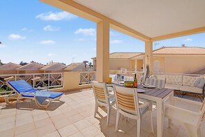 Outdoor dining - Apartment 'Virpi's Place Vilamoura' with Private Pool, Wi-Fi and Air Conditioning (Quarteira)