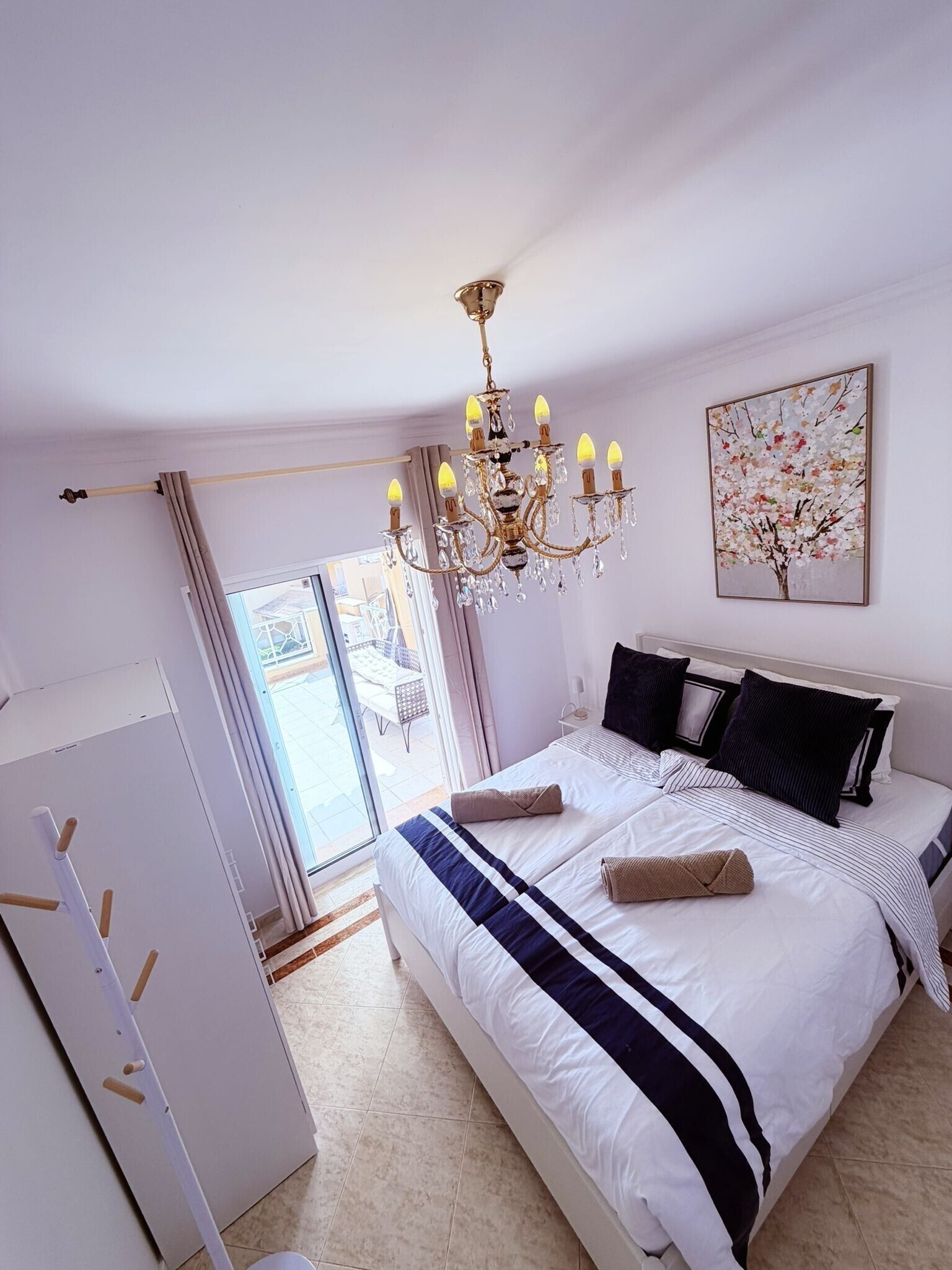Iron/ironing board, WiFi, bed sheets