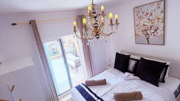 Iron/ironing board, WiFi, bed sheets