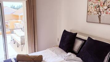 Iron/ironing board, WiFi, bed sheets