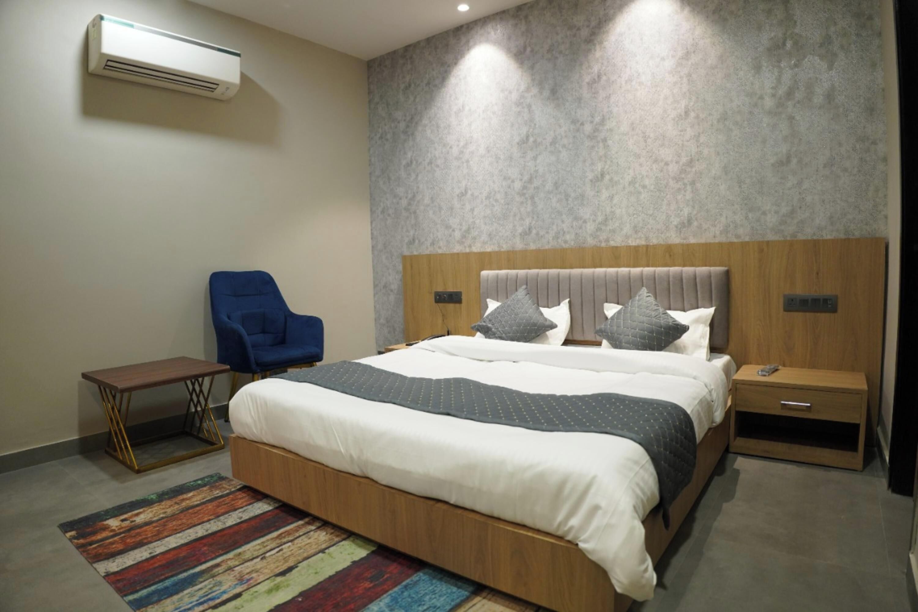Deluxe Double Room, City View