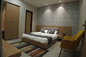 Desk, free WiFi - Hotel Central Park Bathinda (Bathinda)