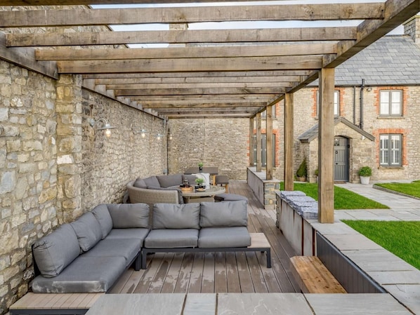 Terrace/patio - 8 Bed in Bridgend (oc-86493) (Southerndown)