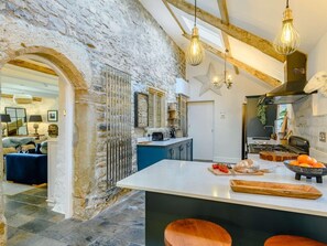 Interior - 8 Bed in Bridgend (oc-86493) (Southerndown)