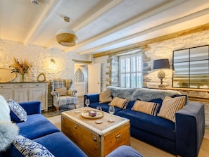 Living area - 8 Bed in Bridgend (oc-86493) (Southerndown)