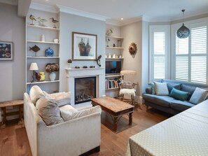 TV - 3 Bed in Eastbourne (oc-86520) (Eastbourne)