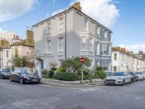 Exterior - 3 Bed in Eastbourne (oc-86520) (Eastbourne)