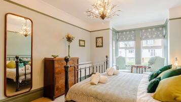 3 bedrooms, travel cot, free WiFi, bed sheets