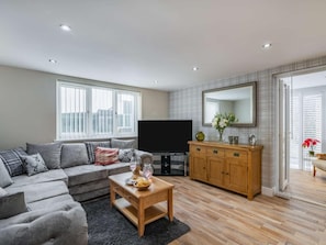 TV - 2 Bed in Brough (oc-86817) (Newport)