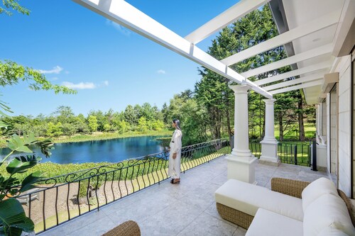 LAKE HOUSE AT TABLELAND ESTATE PRIVATE LAKE RETREAT