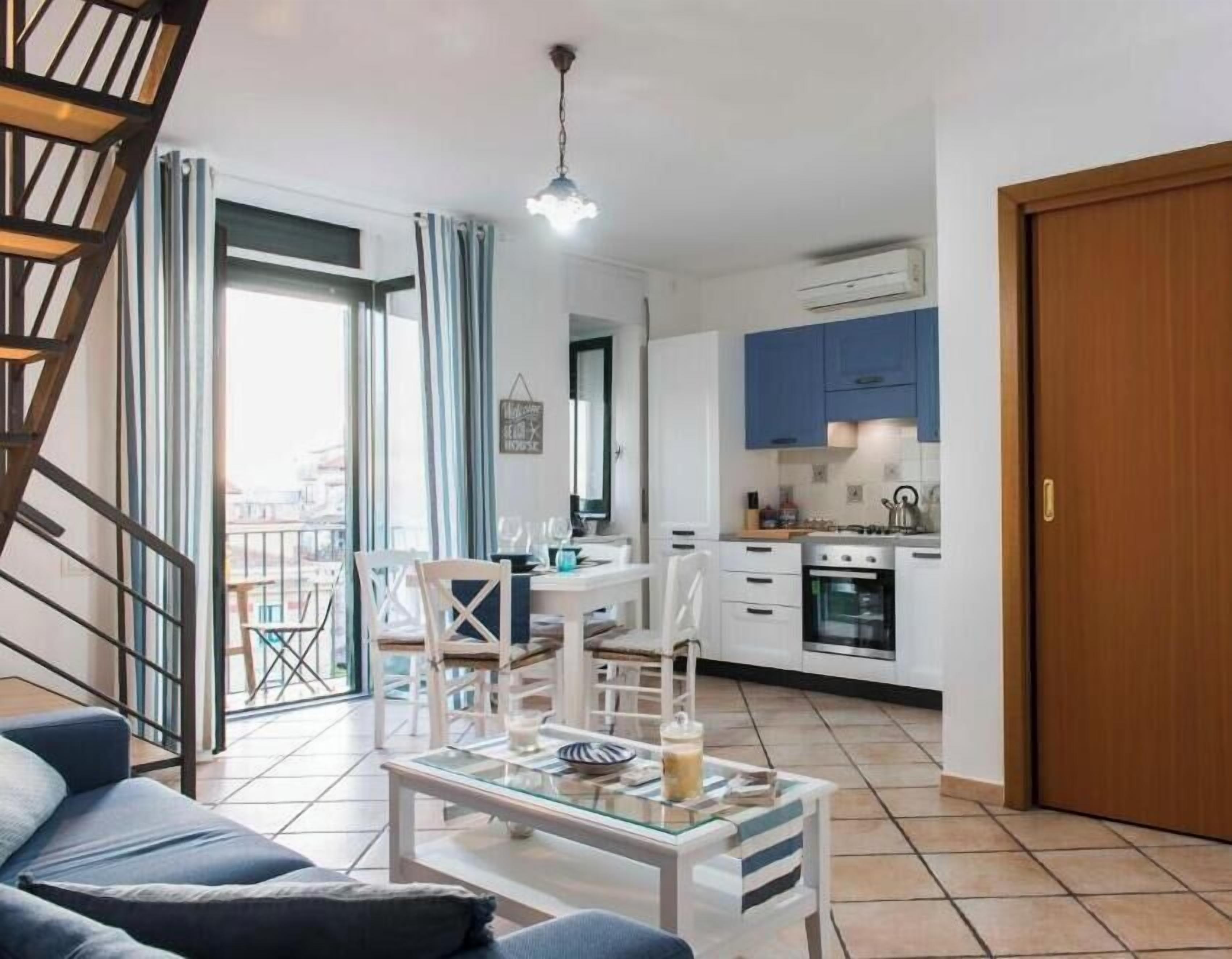 Departamento, balcón, vista al mar | Área de sala de estar