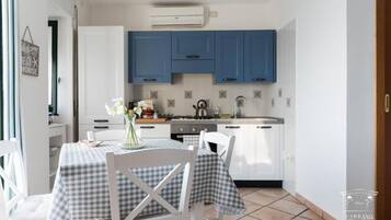 Apartemen, balkon, pemandangan laut | Dapur pribadi