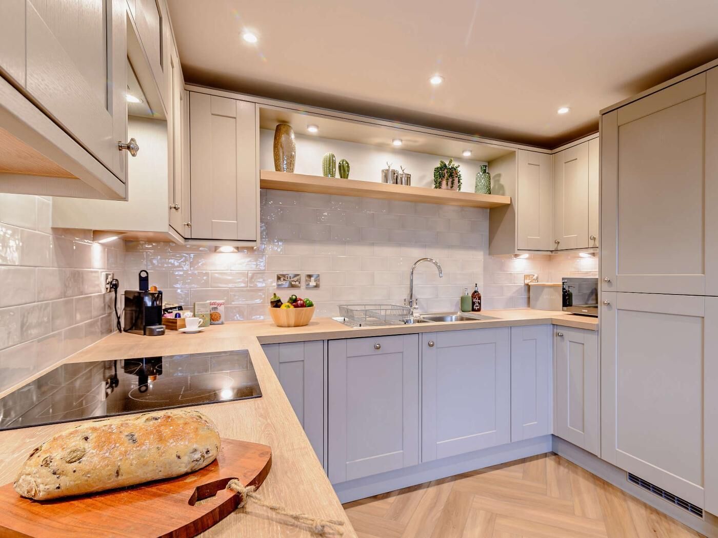 Oven, dishwasher, cookware/dishes/utensils