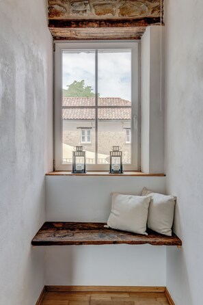 Interior - Casa Coniglio, Cascine Crema: Modern apartment, large pool, pool house, billiards... (Piemonte)