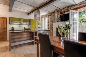Private kitchen - Casa Coniglio, Cascine Crema: Modern apartment, large pool, pool house, billiards... (Piemonte)