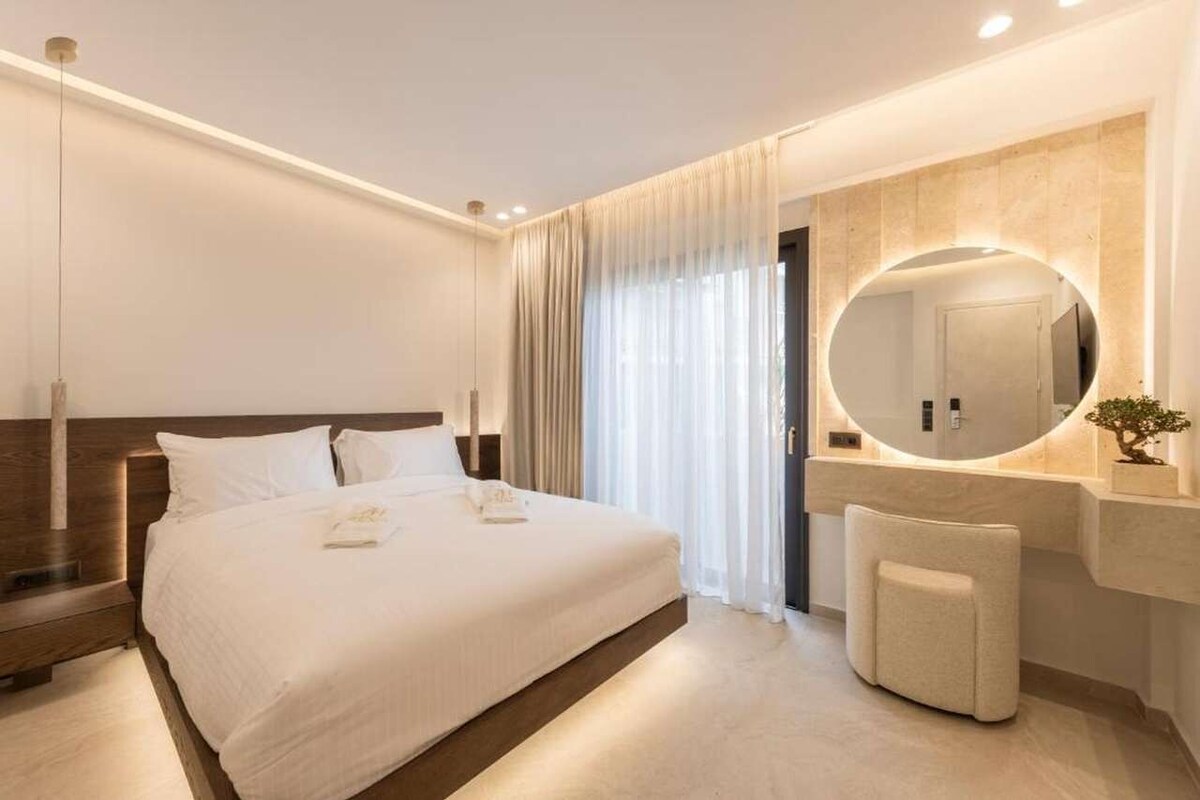 Standard Suite with Outdoor Hot Tub on Separate Area | Una cassaforte in camera, Wi-Fi gratuito, lenzuola