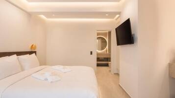 Superior Suite with Outdoor Hot Tub | In-room safe, free WiFi, bed sheets