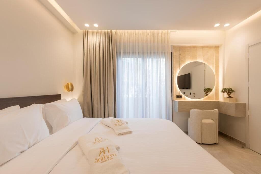 In-room safe, WiFi (free), bed sheets