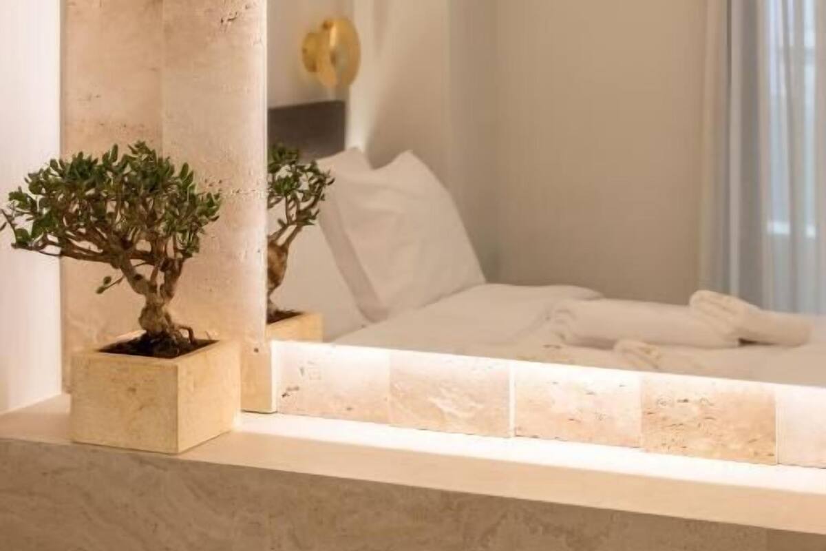 Cofres nos quartos, Wi-Fi de cortesia, roupa de cama
