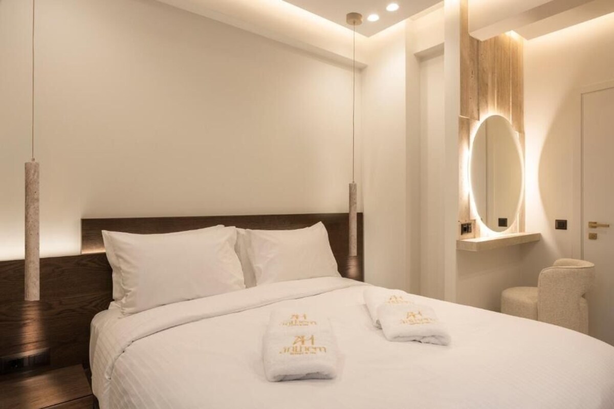 Standard Double Room | Una cassaforte in camera, Wi-Fi gratuito, lenzuola