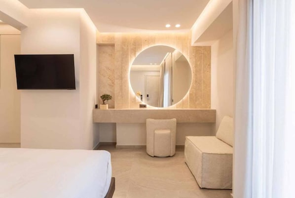 Superior Suite with Outdoor Hot Tub