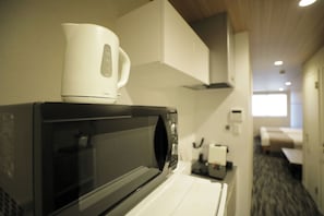 Espressomaschine, Wasserkocher mit Kaffee-/Teezubehör