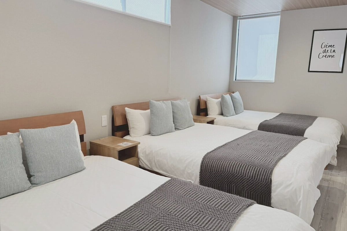Nhà Duplex, 2 phòng ngủ, không hút thuốc (BS301) | Bàn, bàn ủi/dụng cụ ủi quần áo, truy cập Internet không dây miễn phí