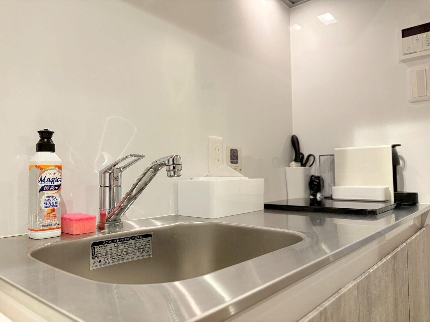 Duplex, 2 Bedrooms | Private kitchen | Stovetop, cookware/dishes/utensils, freezer, paper towels