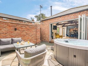 Outdoor dining - 2 Bed in Driffield (oc-88238) (Lund)