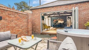 A patio area with a hot tub, outdoor seating, and a view into the house. - 2 Bed in Driffield (oc-88238) (Lund)