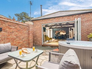 Outdoor dining - 2 Bed in Driffield (oc-88238) (Lund)