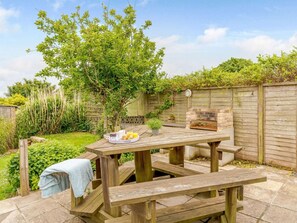 Outdoor dining - 3 Bed in Truro (oc-88404) (Rose)