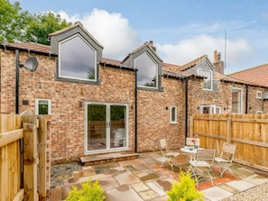 Outdoor dining - 2 Bed in Driffield (oc-88422) (Lund)