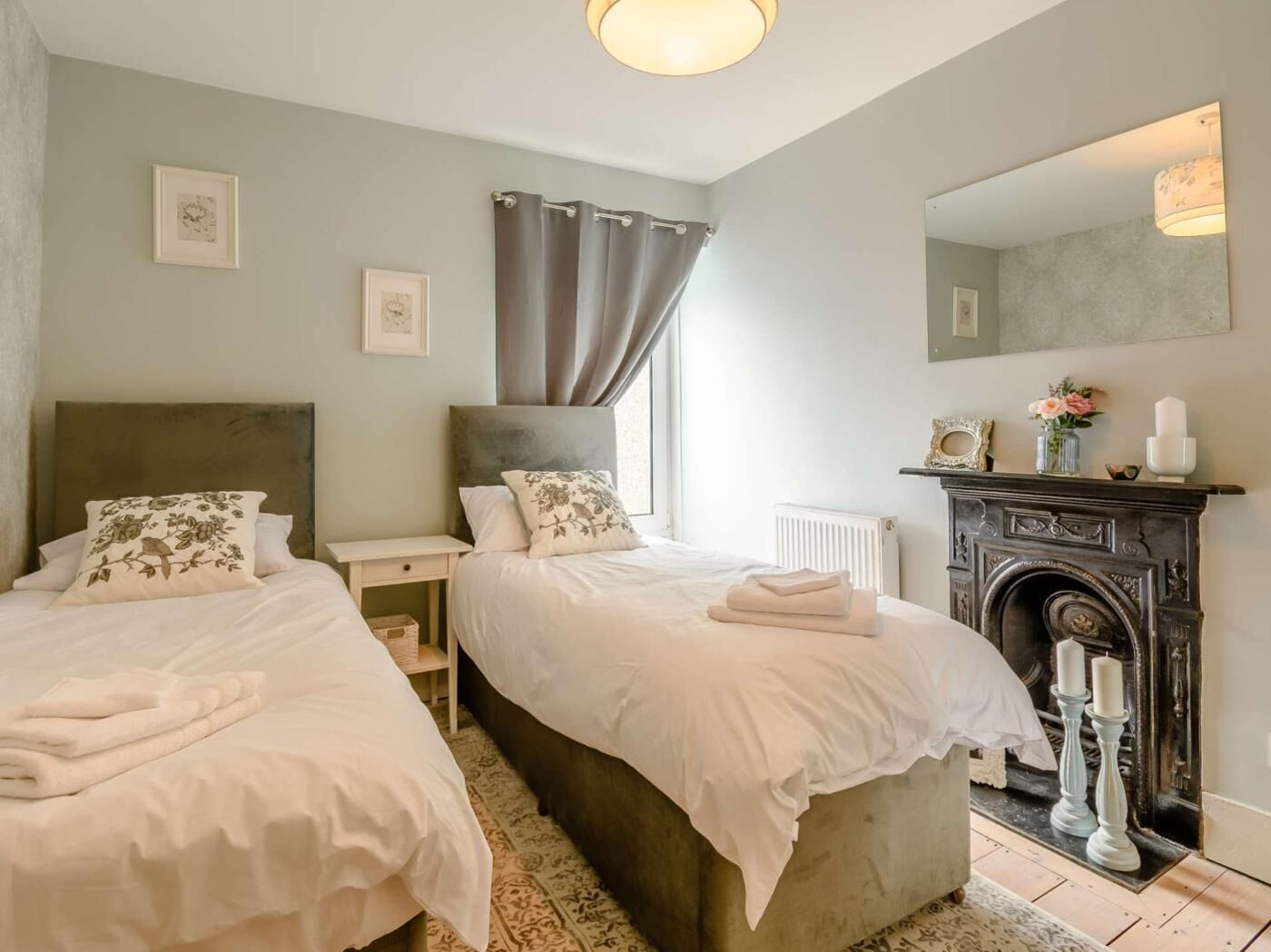 2 bedrooms, travel cot, free WiFi, bed sheets