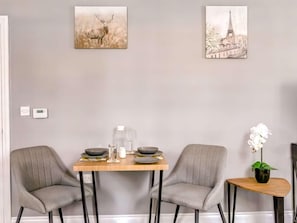 Dining - 1 Bed in Holmfirth (oc-88554) (Holmfirth)