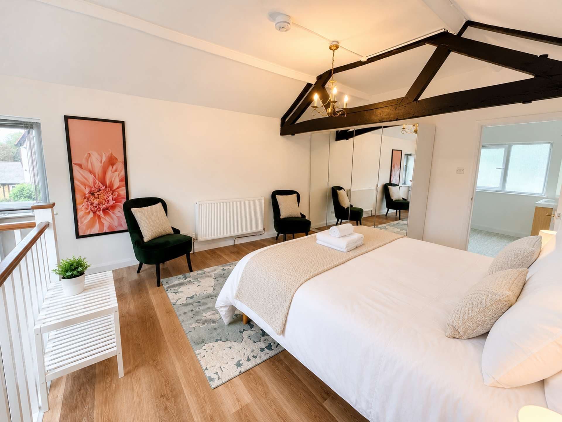 5 bedrooms, iron/ironing board, internet, bed sheets