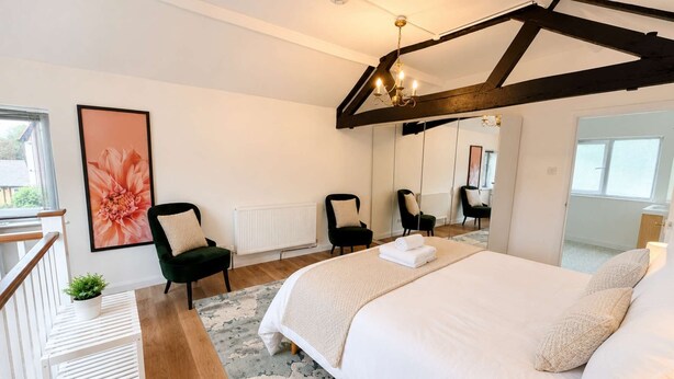 5 bedrooms, iron/ironing board, Internet, bed sheets - Luxury 5BDR Riverside Retreat near Uxbridge (Harefield)