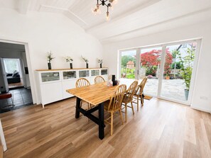 Dining - Luxury 5BDR Riverside Retreat near Uxbridge (Harefield)