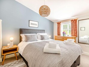 A bedroom with a bed, bedside table, lamp, and a window with curtains. - 2 Bed in Taunton (oc-88884) (Isle Brewers)