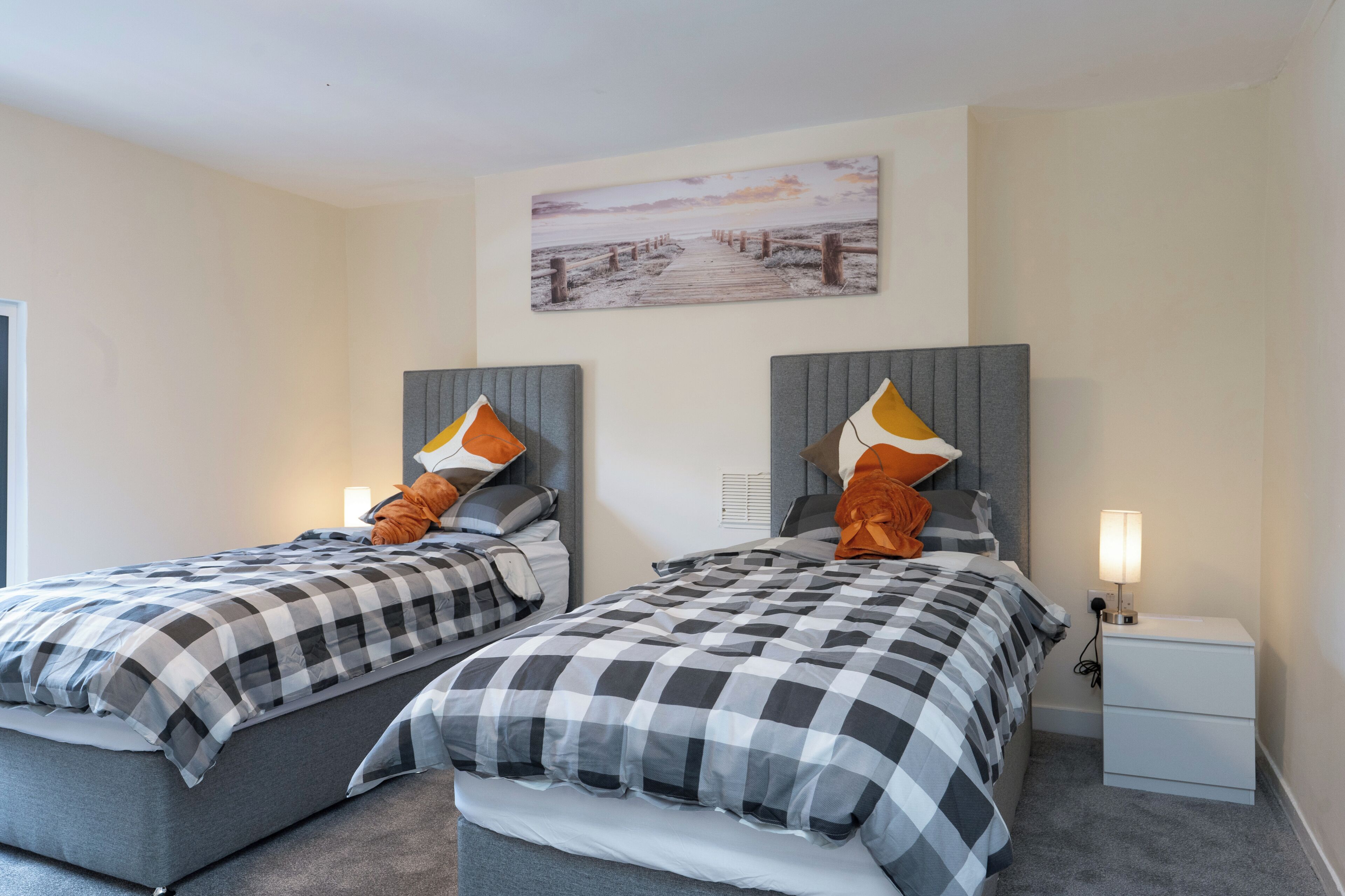 2 habitaciones, tabla de planchar con plancha y wifi gratis 