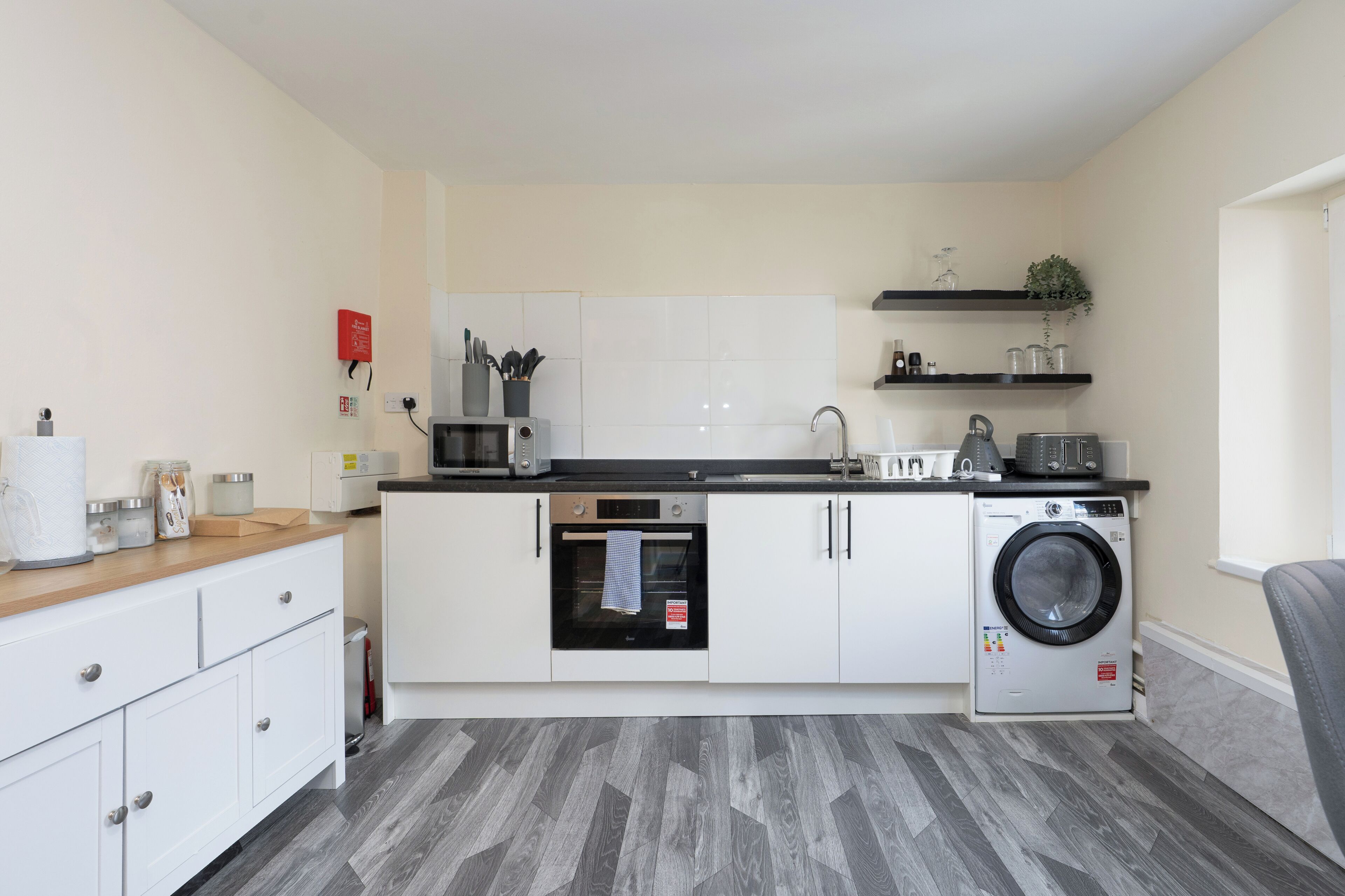 Coffee/tea maker, fridge, microwave, oven