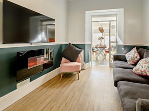 TV - 5 Bed in Tenby (oc-89074) (Tenby)