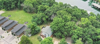 Cozy Lakefront Cottage | Steps to Water | Near SDC