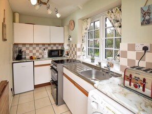 Oven, high chair, cookware/dishes/utensils - 1 Bed in Hexham (oc-89085) (Bellingham)