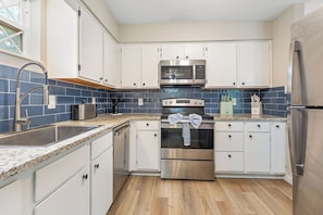 Coffee/tea maker, fridge, microwave, oven - Lakefront Home w/ Hot Tub | Arcade | Near SDC (Branson)