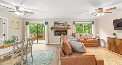 Lakefront Home w/ Hot Tub | Arcade | Near SDC