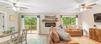 Lakefront Home w/ Hot Tub | Arcade | Near SDC