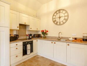 Oven, cookware/dishes/utensils - 1 Bed in Harrogate (oc-89152) (Hartwith cum Winsley)